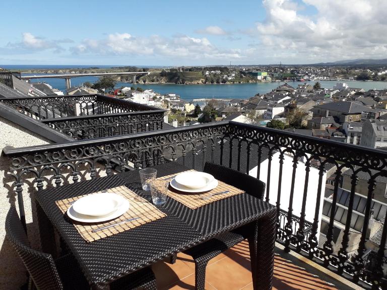 Atico céntrico con piscina comunitaria - B&B Ribadeo