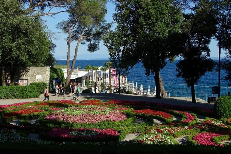 Apt Tennis Prime Location, parking, near beach, self check-in - B&B Opatija