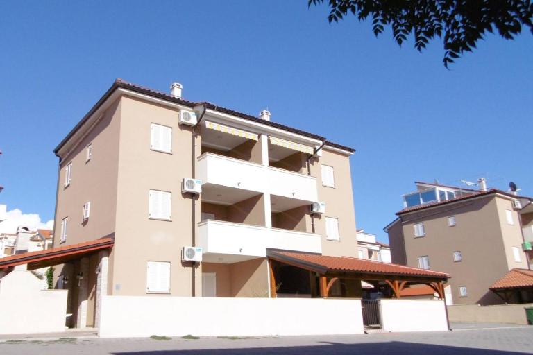 Apartmants Emy Gaj - B&B Novalja
