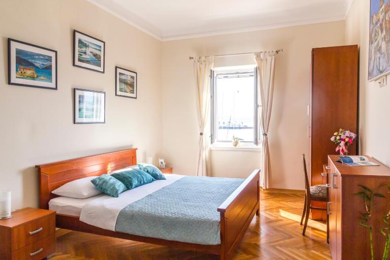 Apartman Natalia - Bed and Breakfast Tivat