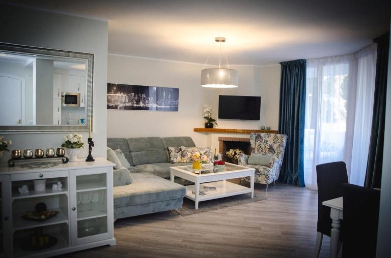 LUXURY 2-bed apartment with big terrace in aparthotel with outdoor pools in CALAHONDA - Ferienwohnung Sitio de Calahonda