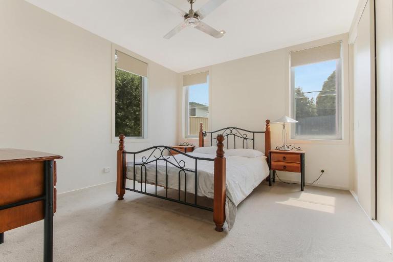 Nautilus - Modern Lakeside Escape - Bed and Breakfast Lakes Entrance