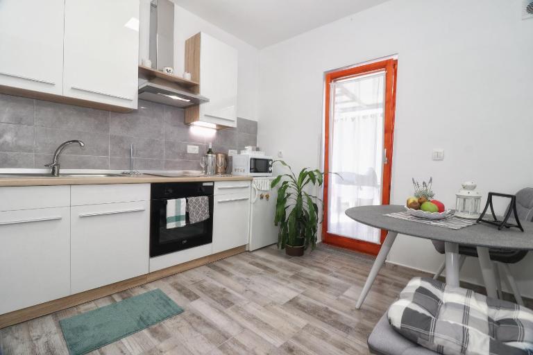 STUDIO APARTMAN EDY 3 - Chambres d'hôtes Pula