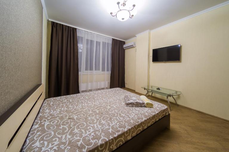 Kvartirkoff na Bogatirskaya 6a, 2 floor - Bed and Breakfast Kyiv