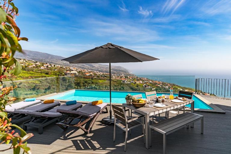 Villa Clementina | Cliffs&Ocean | Heated Pool - Chambres d'hôtes Prazeres