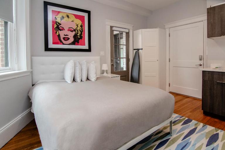 Modern Studio, 15 min Train to Boston - B&B Brookline