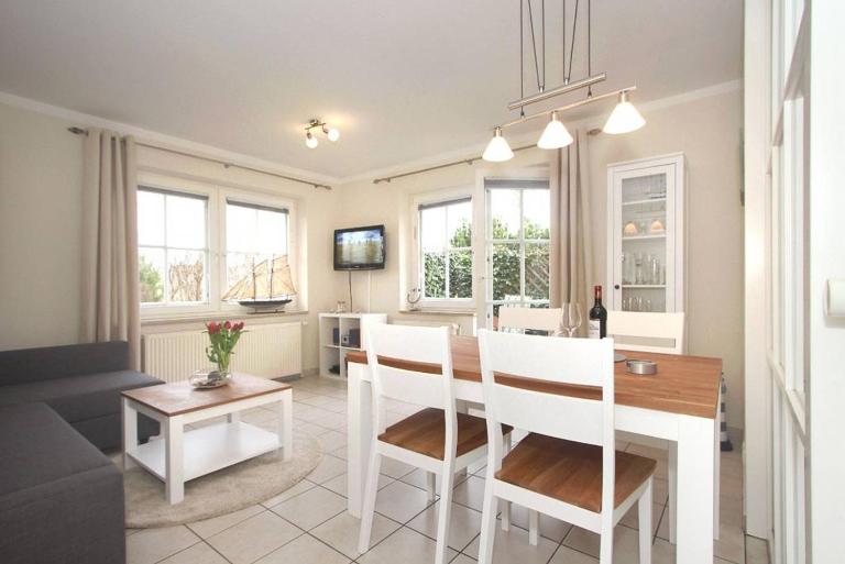 Haus Jenny Wohnung E1 mit Terrasse - Ferienwohnung Ostseebad Boltenhagen