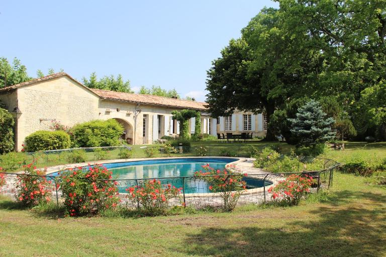 Château Rosemont - Grande maison familiale campagne dans le Médoc avec piscine et tennis à 15 mn Bordeaux - B&B La Prade