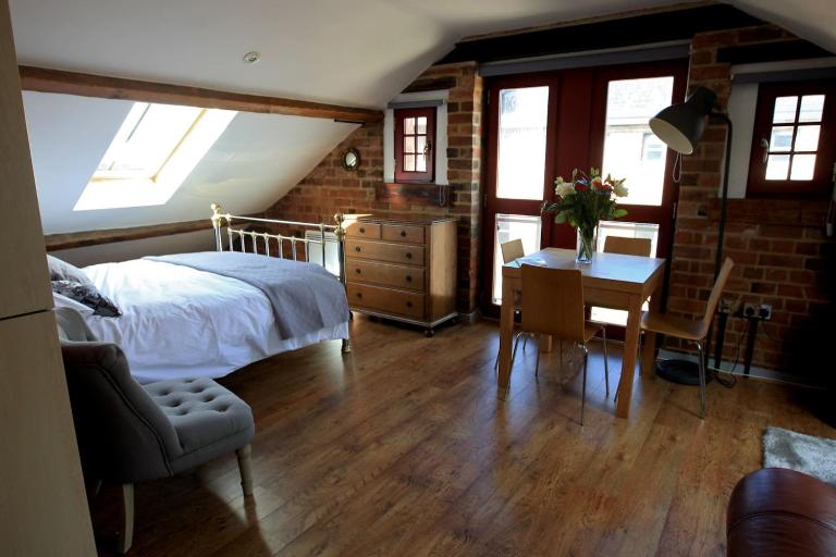 Victorian Penthouse Apartment - Chambres d'hôtes Gloucester
