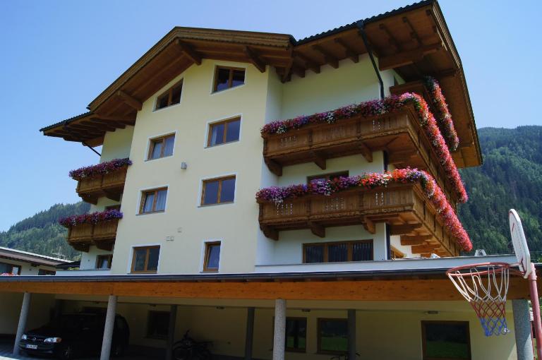 Apparthotel Stoanerhof - B&B Uderns