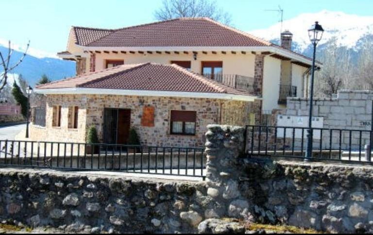 Alojamientos la Abuela - B&B Rascafría