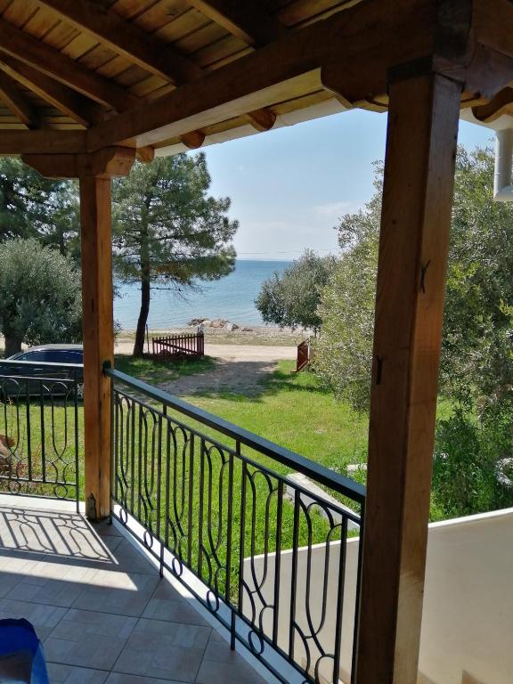Family House by the Sea - B&B Níkiti