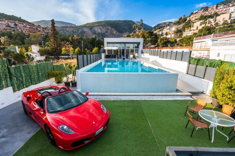 Luxurious Villa Marly I to two minutes the beach - B&B Castelldefels