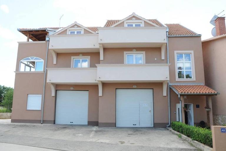 Apartmani Krajnović - B&B Biograd na Moru