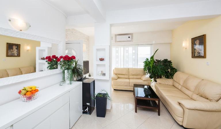 Deluxe New Kastela Agneza Apartment near the Beach - Bed and Breakfast Kutleše