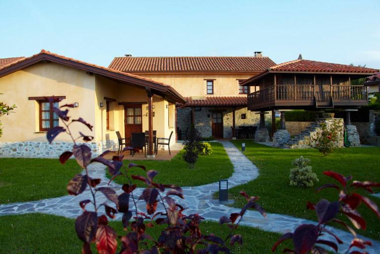 Casa Buelo Alojamientos Rurales - B&B Oviñana