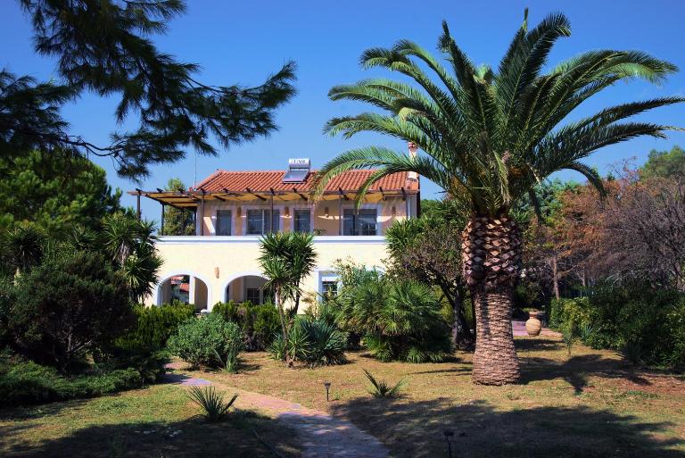 Year-Round Beachfront Bliss at Memi Beach, Koroni - Ferienwohnung Livadákia