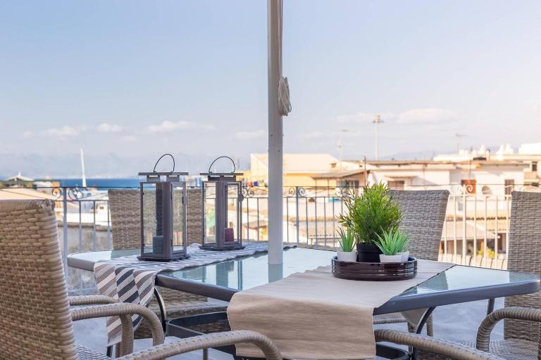 Spacious Maisonette - Roof Top View of Corfu Port - B&B Mantoúki