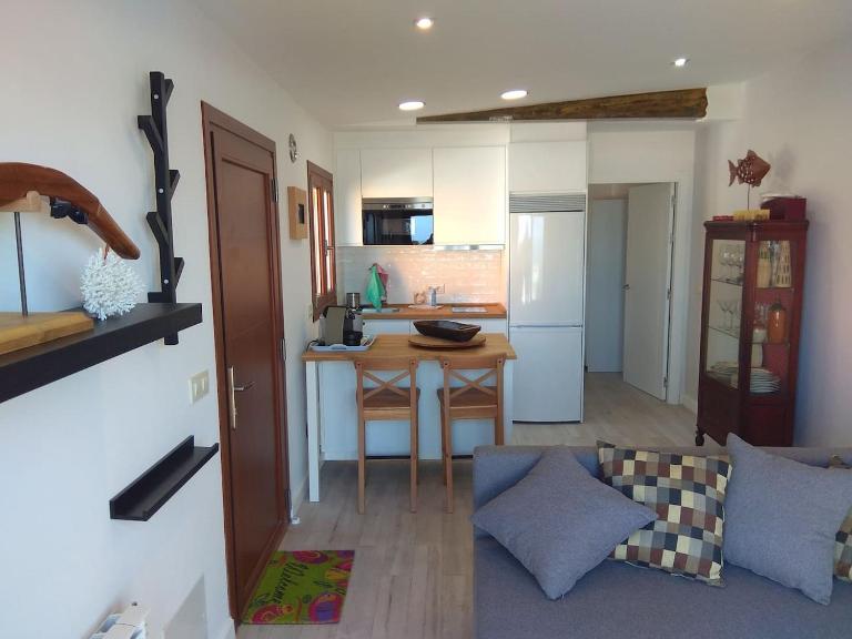 A Guaira, fantástico apartamento al borde del mar - B&B Oia