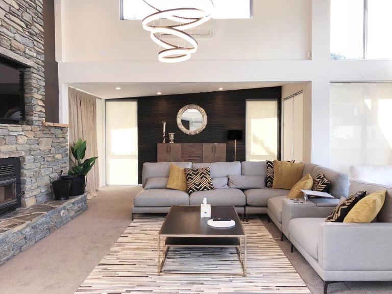 Luxury Lakeside Home with Remarkable View - B&B Queenstown