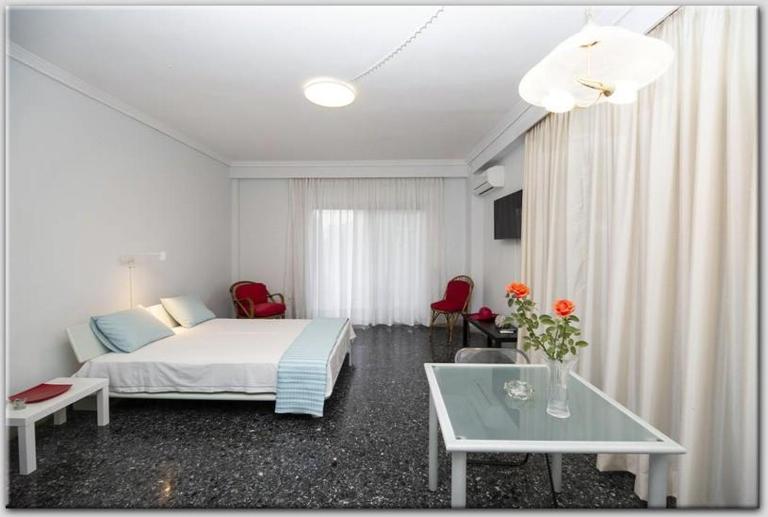 Anni's apartments 50m from the beach - Chambres d'hôtes Agía Triáda