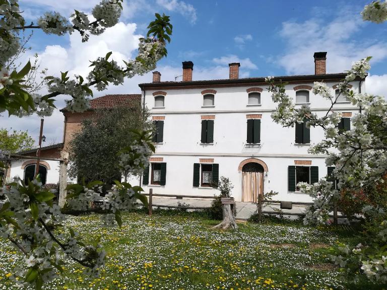 Agriturismo Loghino Sabbioni - B&B Suzzara