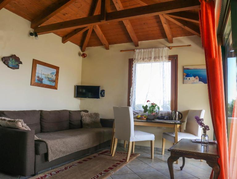 Elena's House - B&B Loutsa