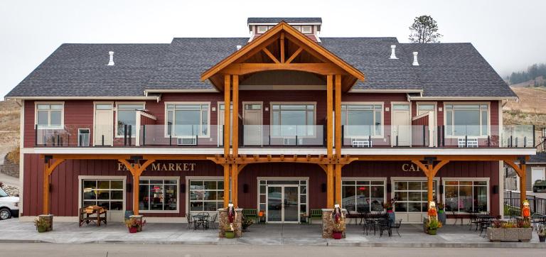 Hillcrest Farm Market B&B - Bed and Breakfast Kelowna