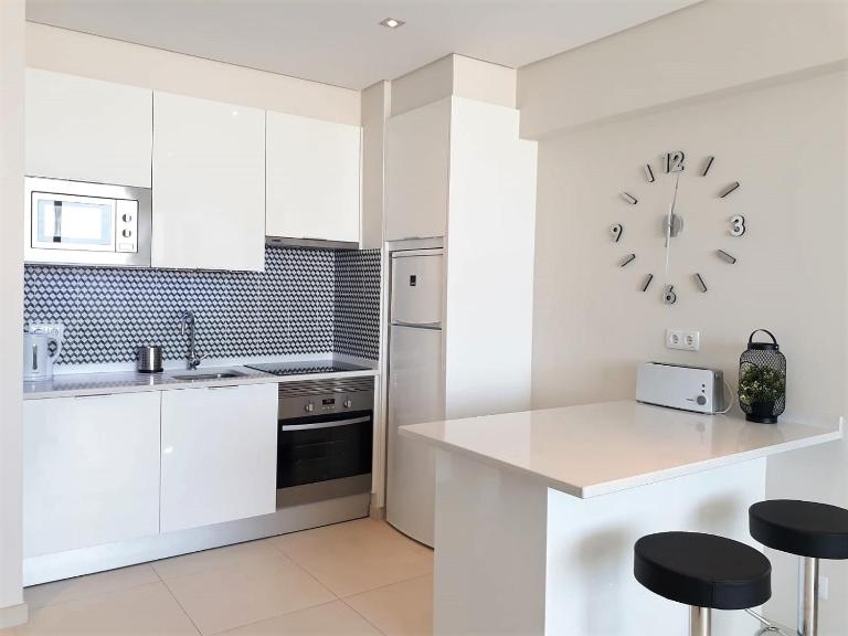 ABMAR- Por-do-sol, Vista mar, Remodelado, Wifi, 80mt Praia - Chambres d'hôtes Quarteira