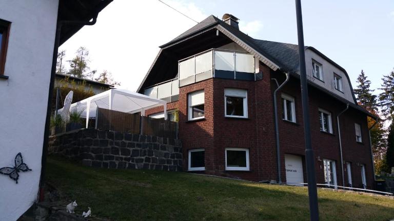 Gaestehaus Savo - B&B Nürburg