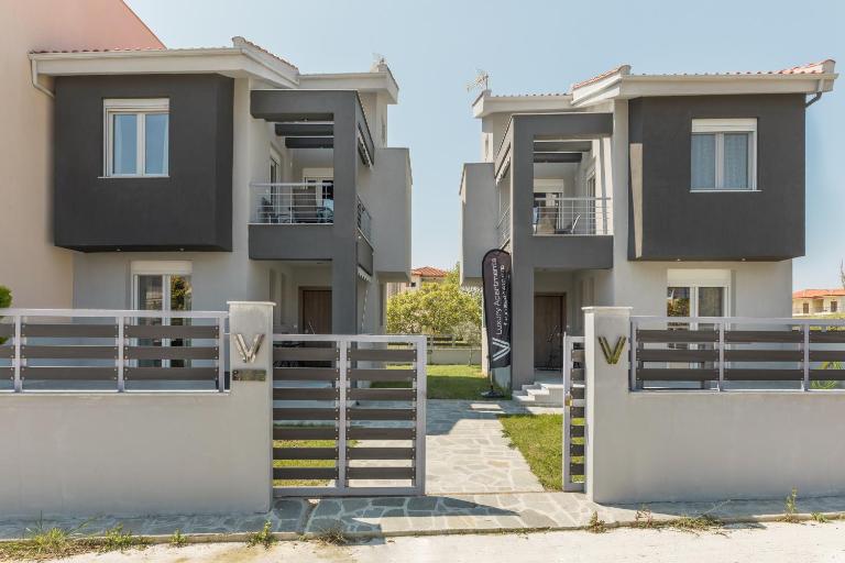 V Luxury Apartments - B&B Síviri