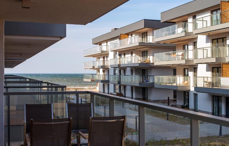 Przytulne i Nowoczesne Apartamenty Sun Seasons 24 w Dziwnowie z Parkingiem by Noclegi Renters - Bed and Breakfast Dziwnów