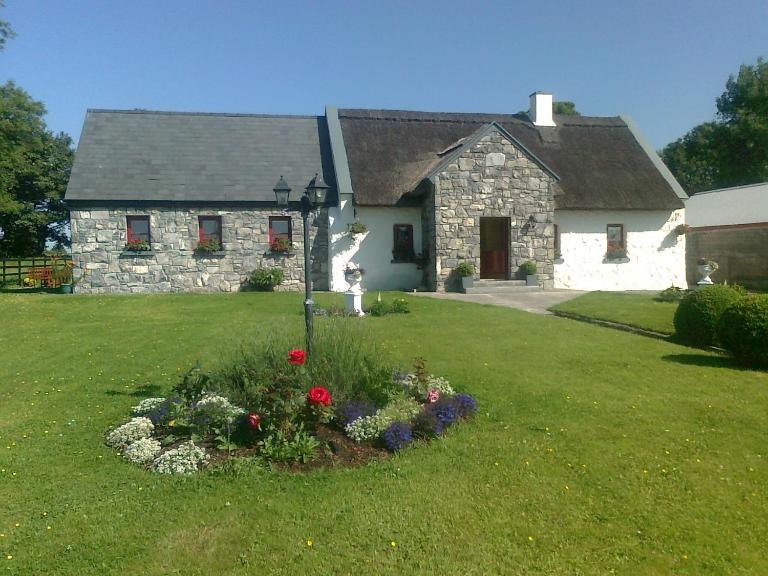 The Thatched Cottage B&B - B&B Baile Chláir
