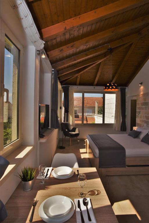 APARTMENTS4YOU SUPETAR 1,2,3&4 -the BEST and MOST POPULAR apartments for DISCOVERING the island - free parking - 200 meters from the beach - B&B San Pietro di Brazza
