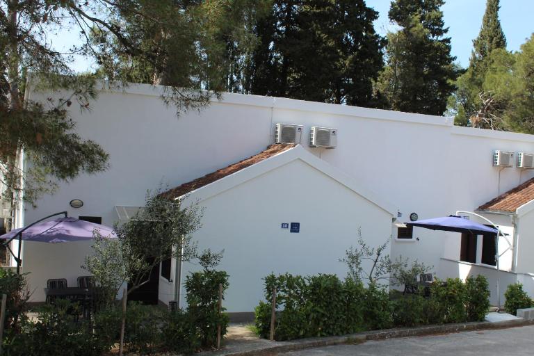 Apartments Salihbegovic - Bed and Breakfast Nečujam