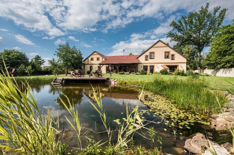 Penzion U Lišky - Ferienwohnung Jarošov nad Nežárkou