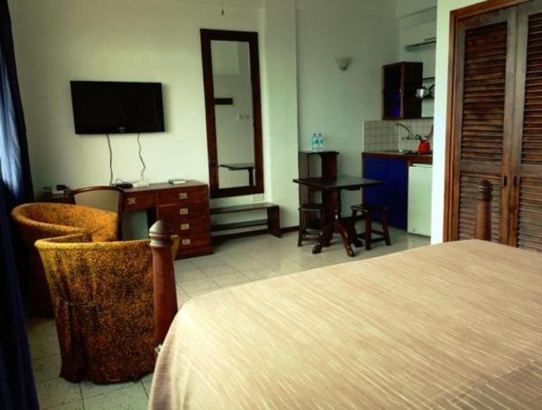 Slipway Studios - B&B Dar es-Salam