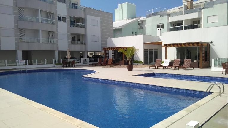 Apartamento frente para a piscina a uma quadra da praia - Chambres d'hôtes Florianópolis