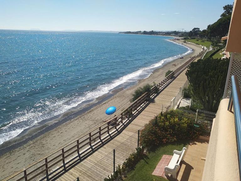Casa Cachita 2-Confortable Estudio a pie de playa - Chambres d'hôtes Estepona