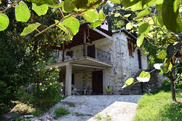 Holiday Home Dionysis - B&B Choreftó