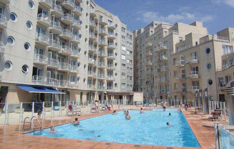 Appartement met zeezicht en verwarmd zwembad - B&B Ostend