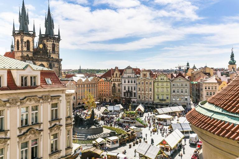 The Old Town Square & Parizska Apartments - B&B Prague