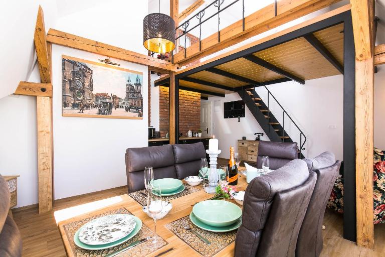 The Old Town Square & Parizska Apartments - B&B Prague