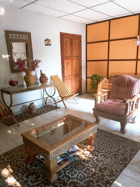 Hostal Doña Marta - B&B San Salvador