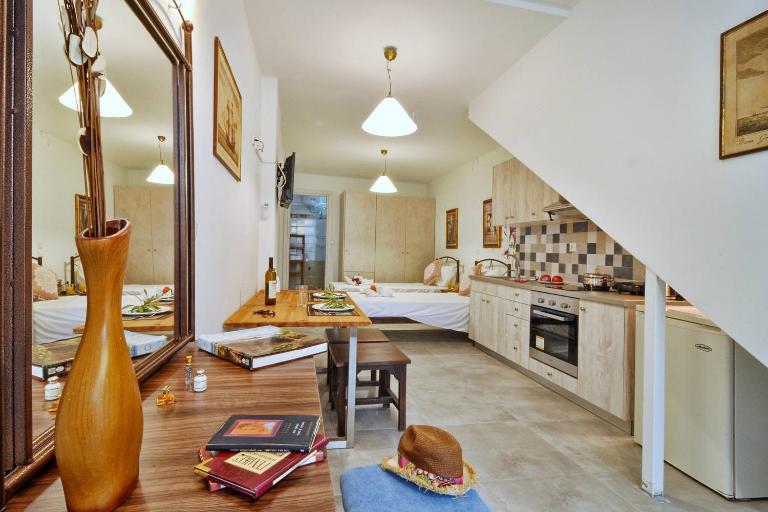 Studios Costas - B&B Mantoúki