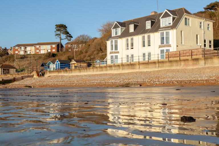 Pier View Apartment at Beach House - B&B Totland