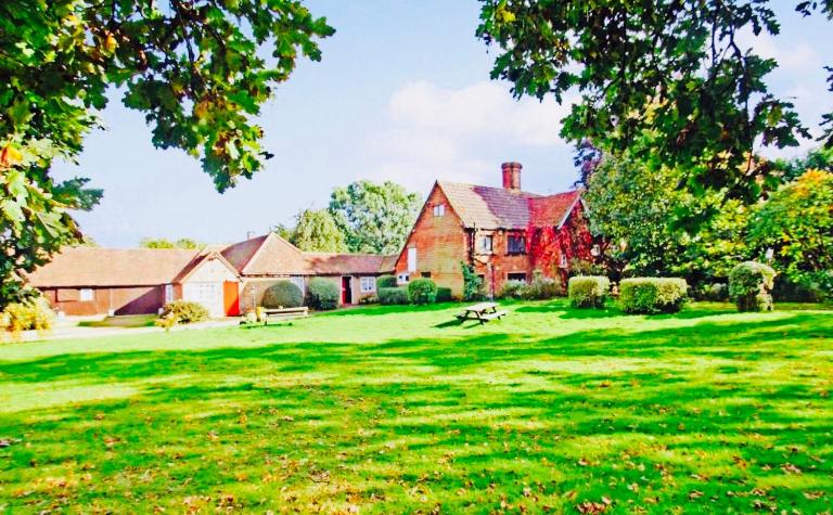 Oldlands Farmhouse Gatwick - B&B Horley