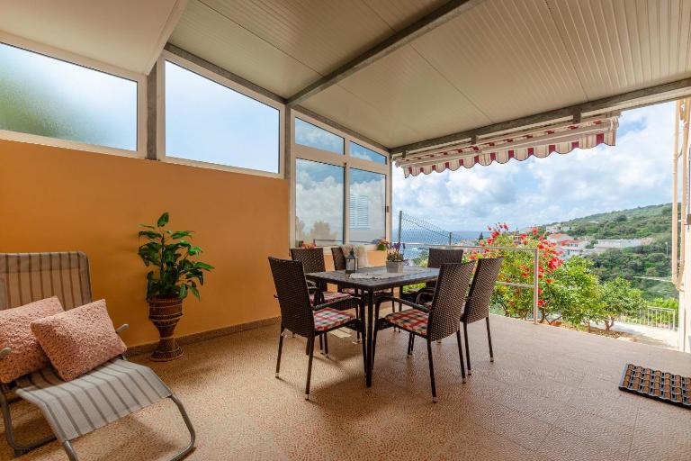 Apartments Daniela - Bed and Breakfast Zavalatica