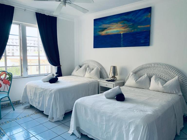 Beachfront Ocean Dr white sand paradise SoBe 311 - B&B Miami Beach