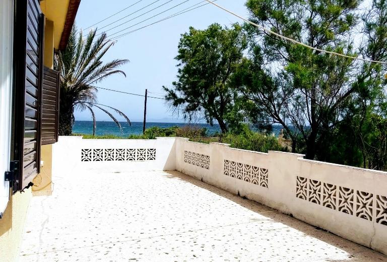 Summerhouse Peggy: close to Athens airport by the sea - B&B Loutsa